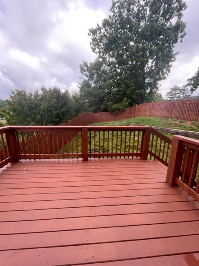 Building Photo - Powell 37849 - 3 bedroom, 2.5 bath home - Contact Debra Johnson (865) 591-8281