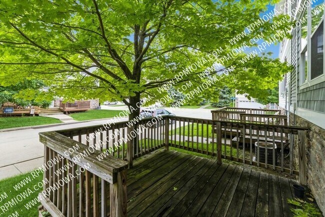 Building Photo - GREAT LOCATION!! 2 Bedroom, 2 Bathroom Tow...