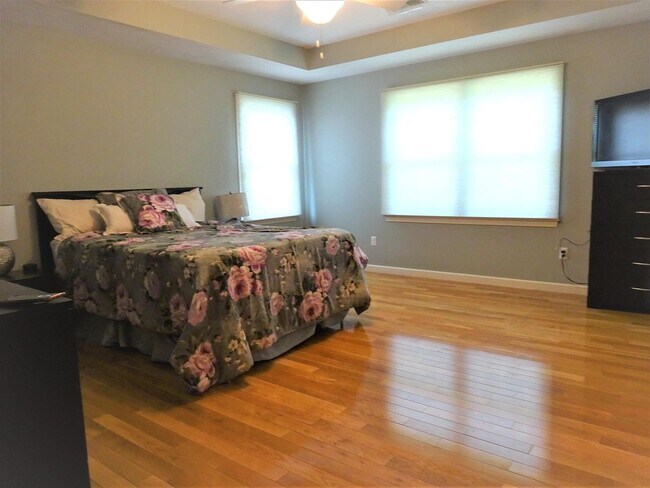 Master Bedroom Suite - 24 Autumn Ln