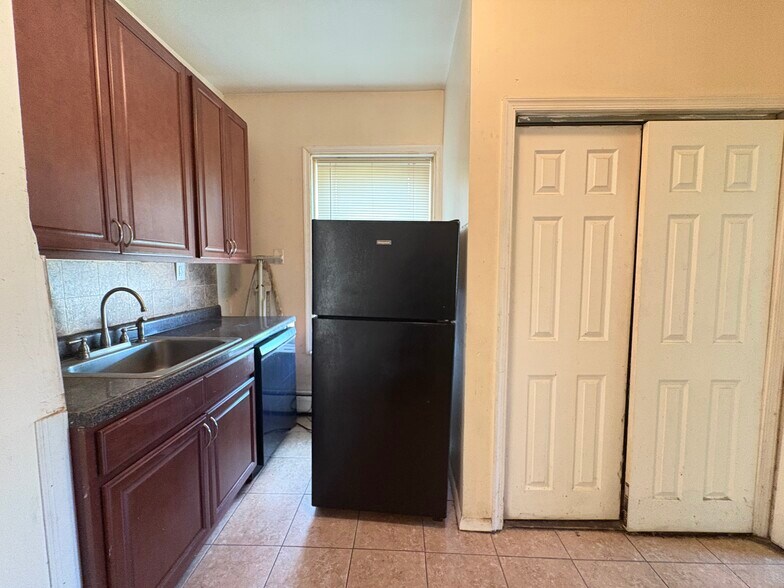 392 Rose Ave 5 - 398 Rose Ave