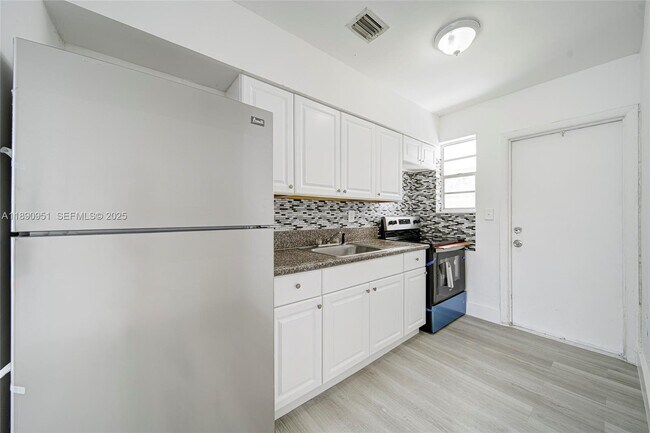 Building Photo - 6735 NW 2nd Ct