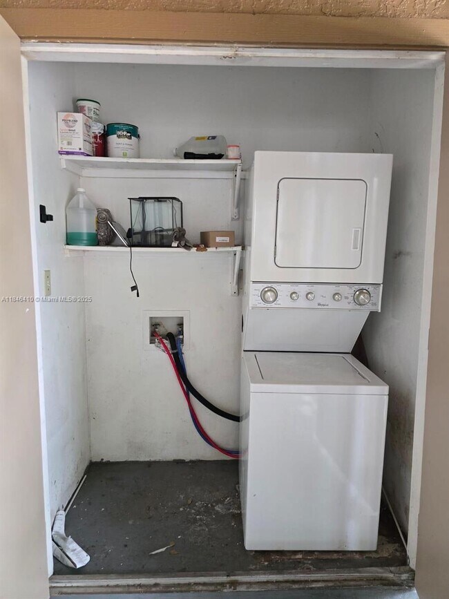 Building Photo - 10681 SW 156th Pl