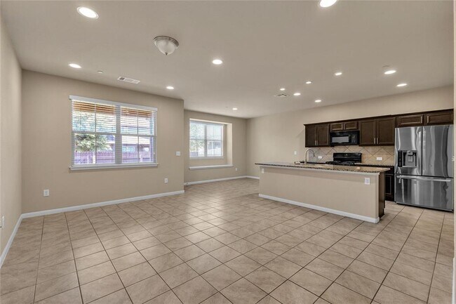Building Photo - 2880 Donnell Dr