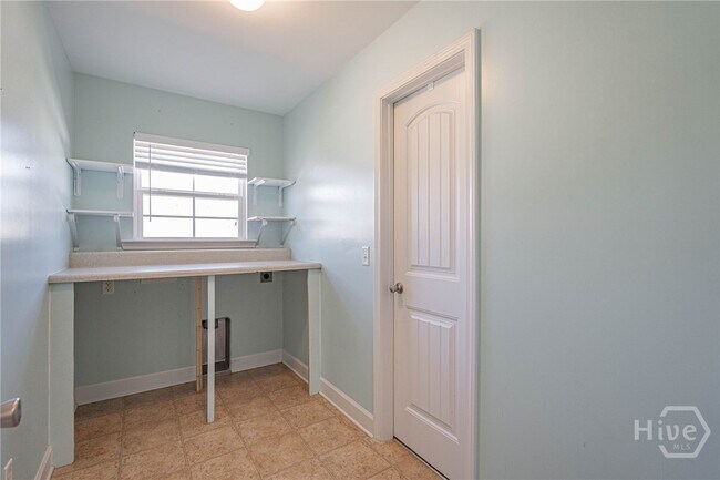 Building Photo - 100 Springcreek Ln