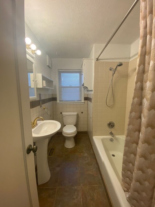 Building Photo - Audubon-Downriver Neighborhood 3+ bedroom, 1 bath corner lot with large, fenced yard
