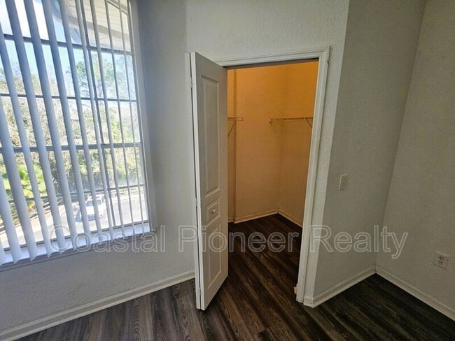 Building Photo - 17112 Carrington Park Dr