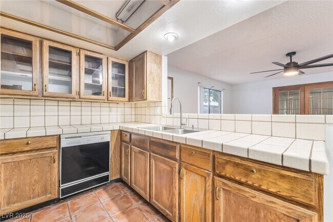 Building Photo - 1418 Santa Margarita St