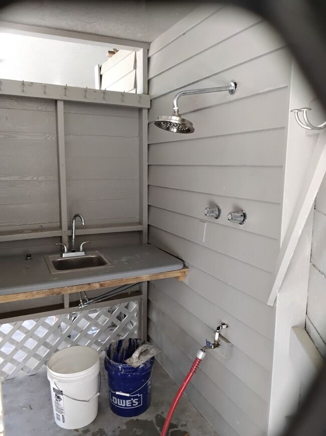 Building Photo - Beautiful remodeled home in Emerald Isle