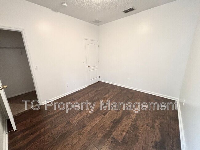 Building Photo - 614 Loire Ct