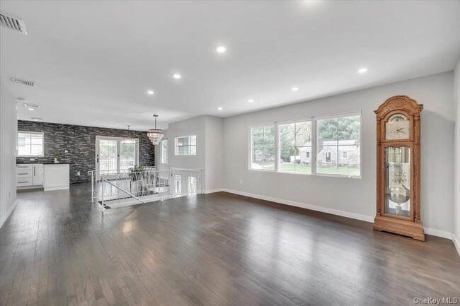 Building Photo - 10 Sandhage Dr