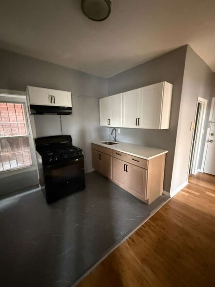 Building Photo - 300 Watchung Ave