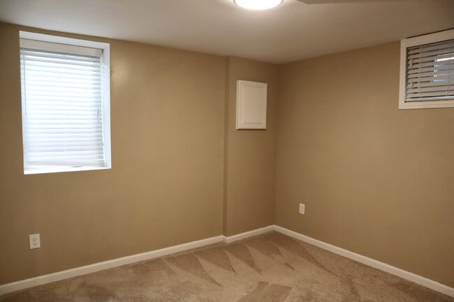 Building Photo - "Charming 4-Bed Oasis on Dakota Avenue: Spacious Living with 2 Full Baths in St. Louis Park!"