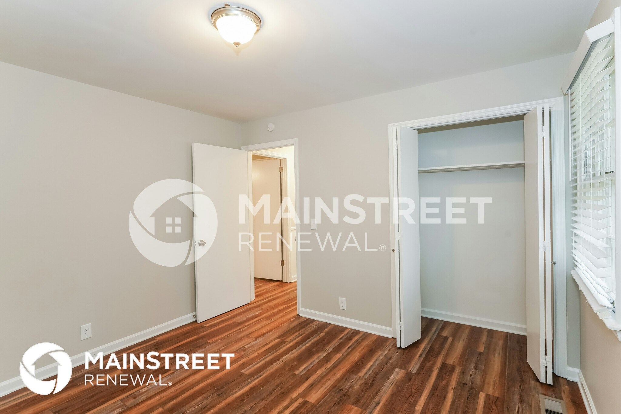 Building Photo - 242 Iris Dr