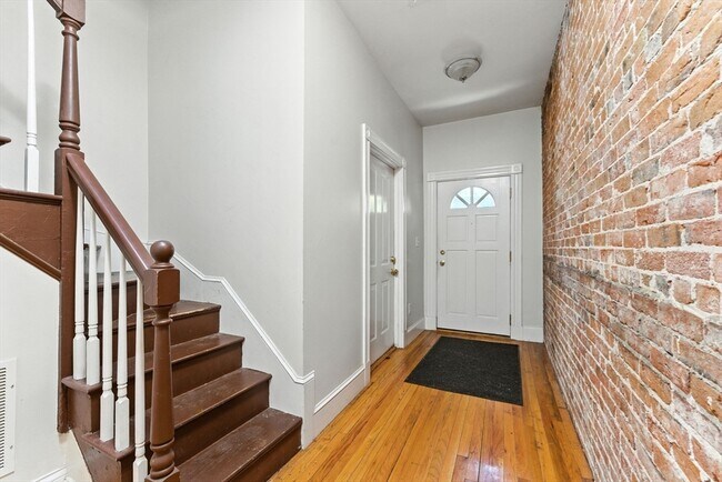 Building Photo - 19 Medford St
