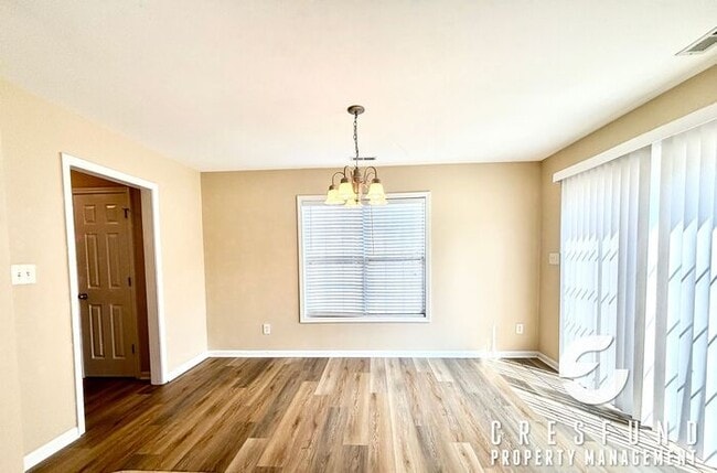 Building Photo - NEW PAINT AND LVP FLOORING! BEAUTIFUL 3 BE...