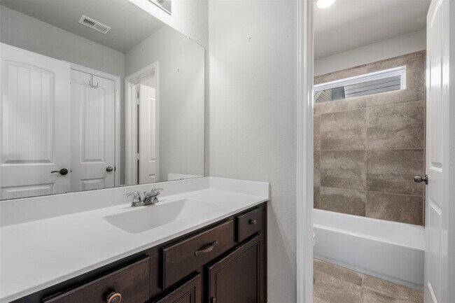 Building Photo - 3506 Lake Bella Megan Dr