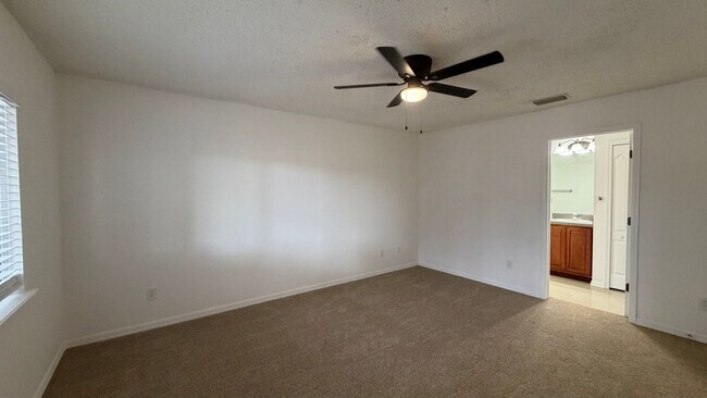 Building Photo - Spacious 3-Bed, 2.5-Bath Townhome in a Quiet Location!