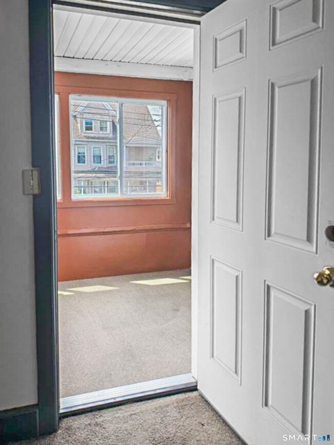 Building Photo - 532 Carroll Ave