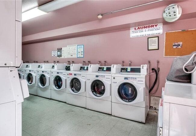 Building Photo - Remodeled 1bed/1bath right in the heart of...