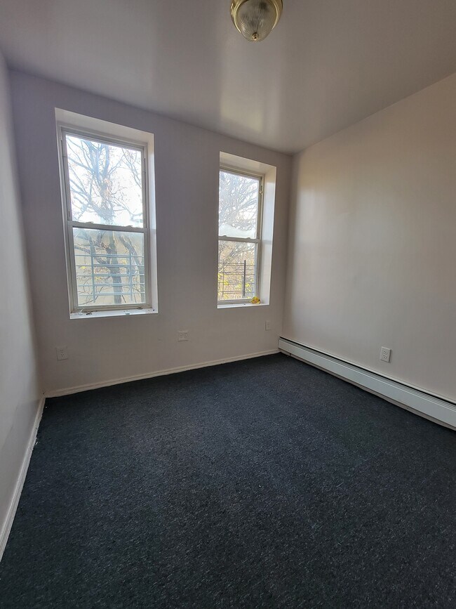 Building Photo - 864 New Lots Ave