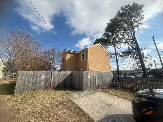 Building Photo - Central Portsmouth