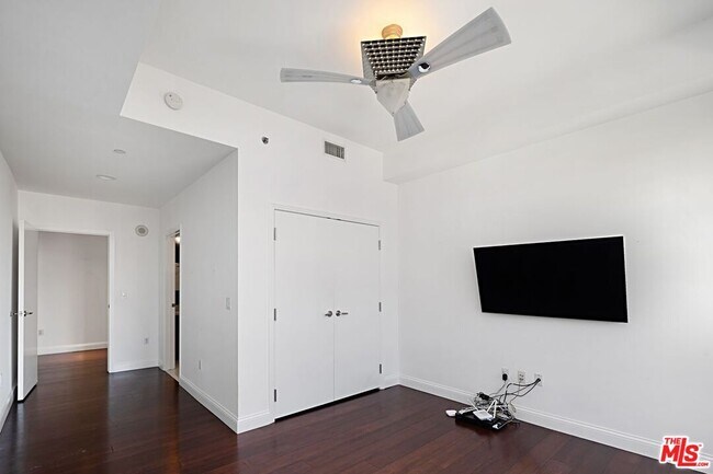 Building Photo - 10800 Wilshire Blvd