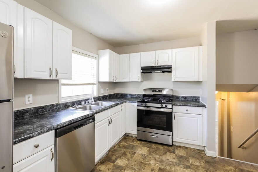 Building Photo - 6396 Thornhedge Dr