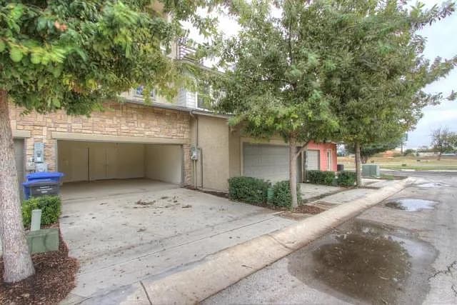 Building Photo - 528 Refugio St