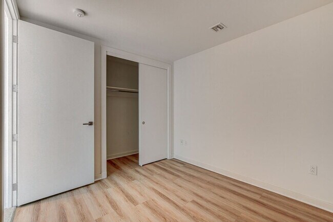 Building Photo - 4471 Dean Martin Dr