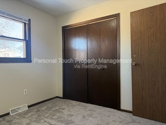 Building Photo - 407 5th St E