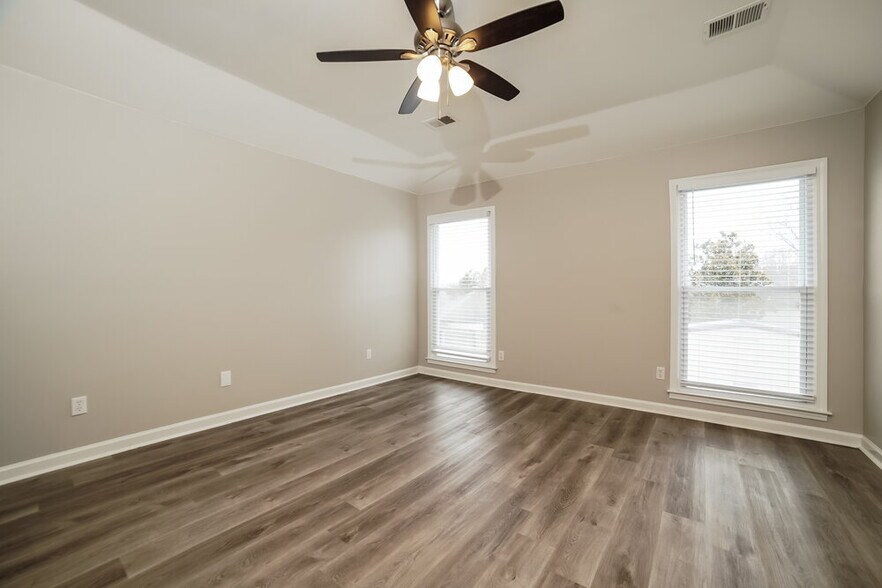 Building Photo - 255 S Sanga Rd