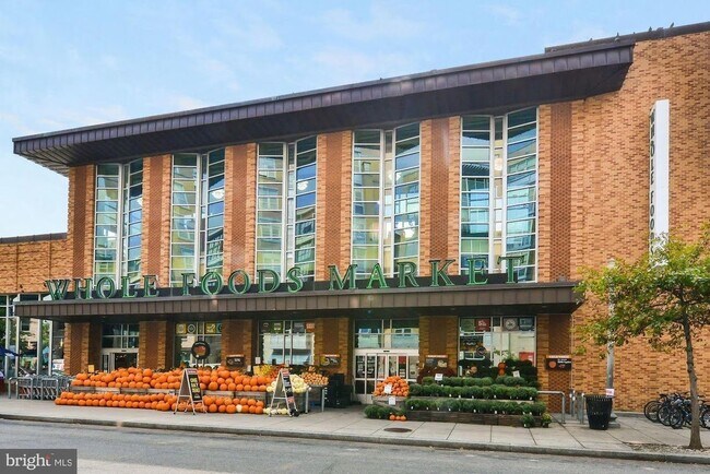 Building Photo - 1420 N St NW