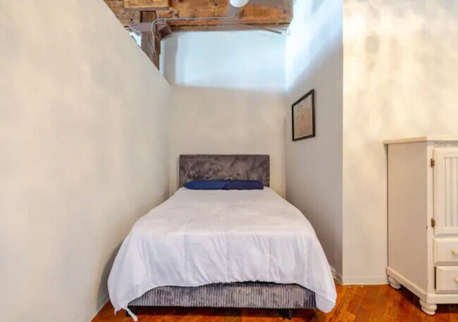 Building Photo - 227 Iron St