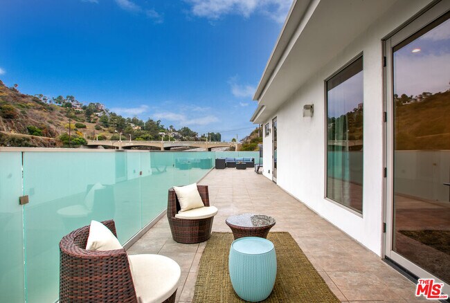 Building Photo - 6696 Lakeridge Rd