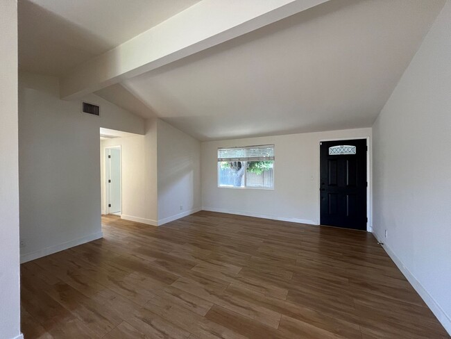 Building Photo - MOVE-IN READY! Upgraded 4BR w/all applianc...