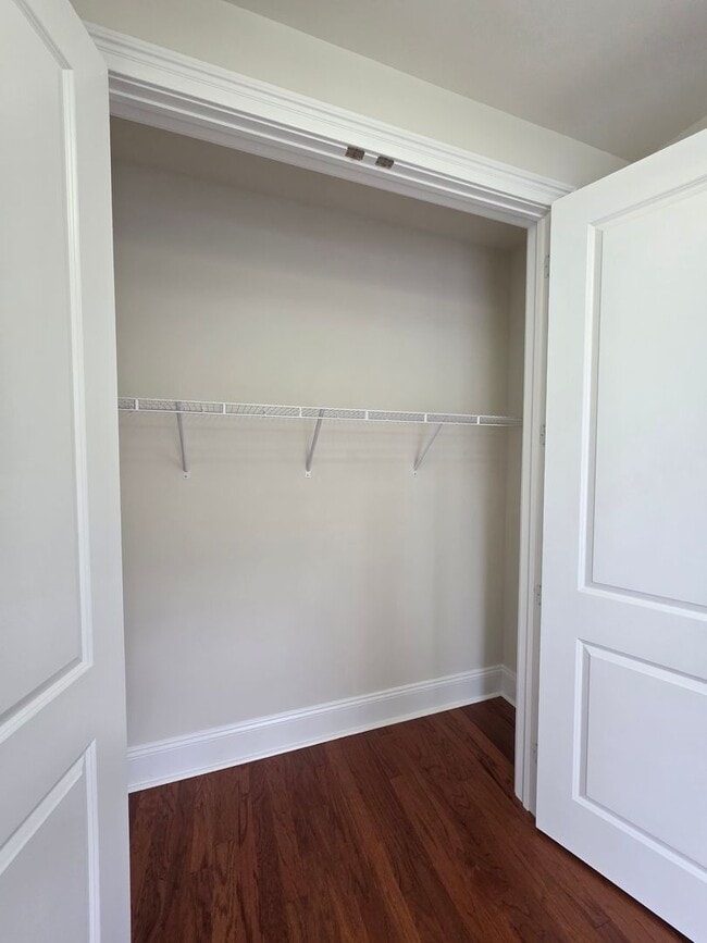 Building Photo - 4bed-3.5bath home in the Town of Whitehalll