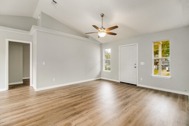 Building Photo - 1015 Sable Dr