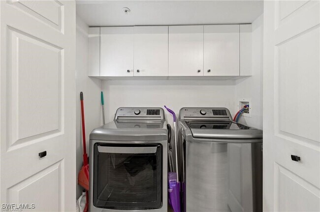 Building Photo - 15495 Cedarwood Ln