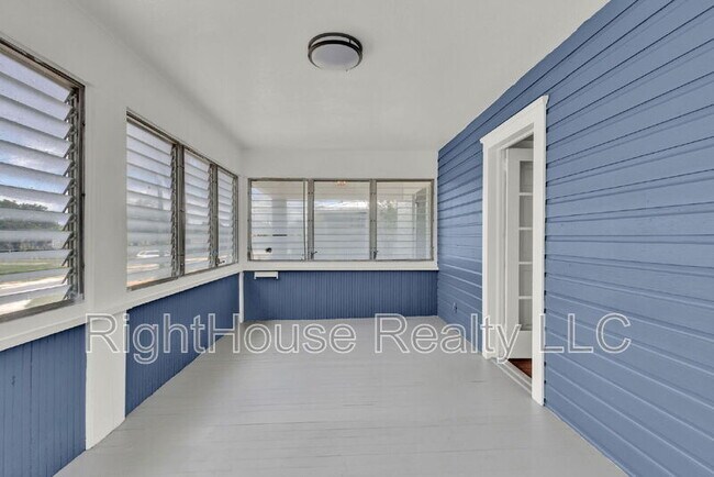 Building Photo - 611 S Grove St