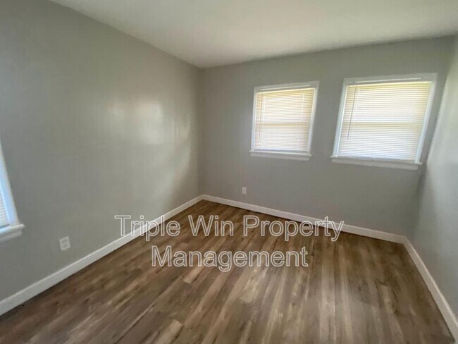 Building Photo - 3133 Rex Ave