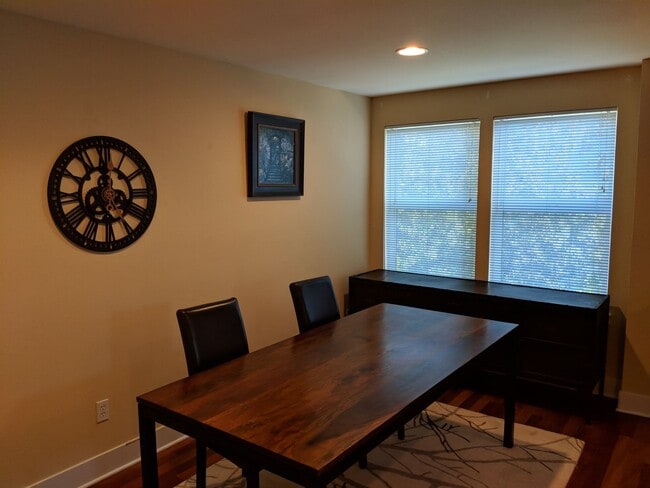 Building Photo - Ballard Townhouse