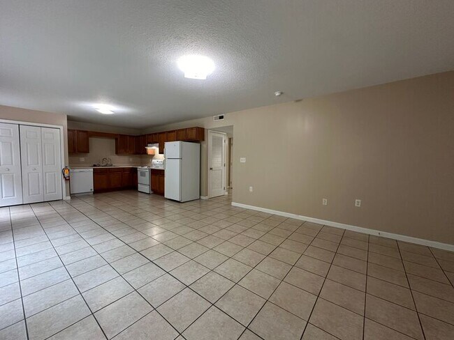 Building Photo - 10 Zell Ln