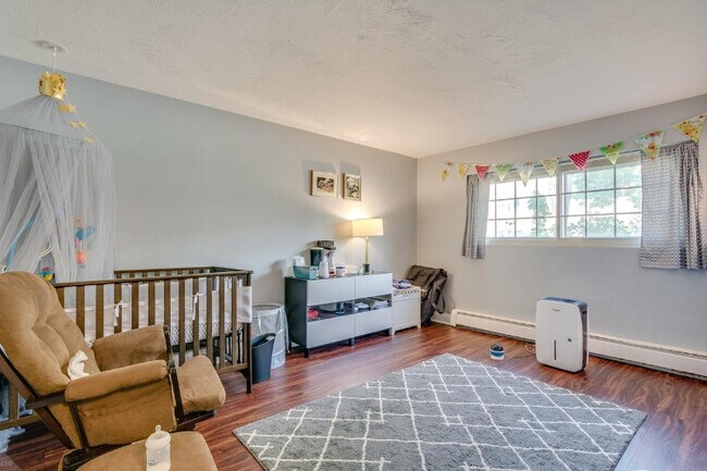 Building Photo - 9410 Lawrence Ct