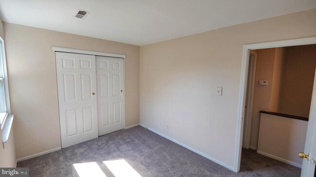 Building Photo - 6 Buttonwood Rd