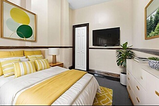 Building Photo - 1826 S Drave Ave