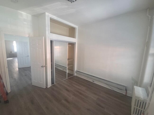 Building Photo - 819 24th St