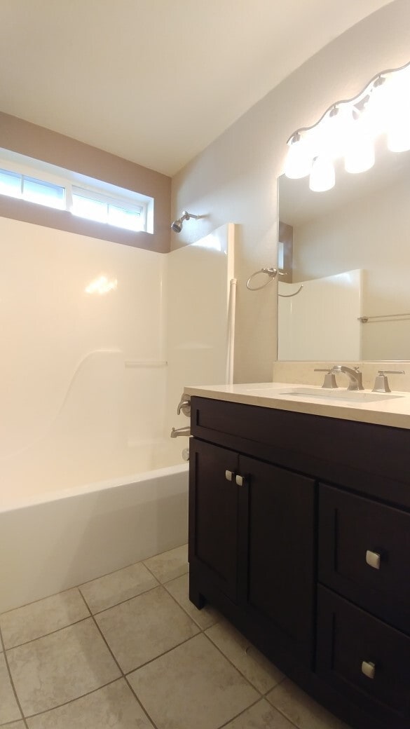 Building Photo - Beautiful Canyon Creek Home