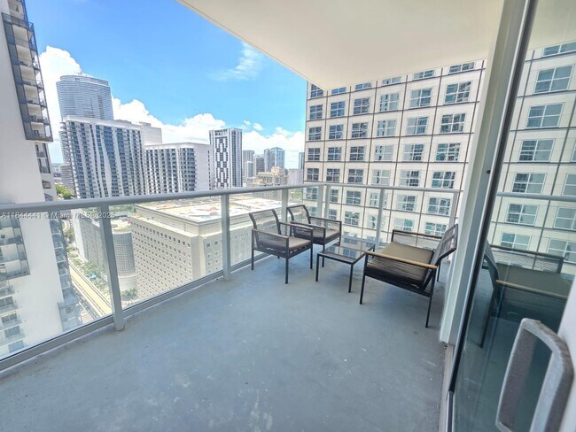 Primary Photo - 300 S Biscayne Blvd