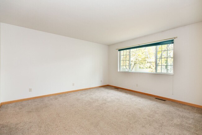 Building Photo - Centrally located Home with an Attached Garage