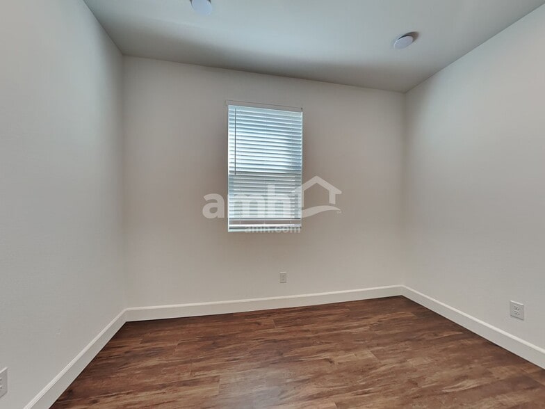 Building Photo - 4848 Blushing Star St